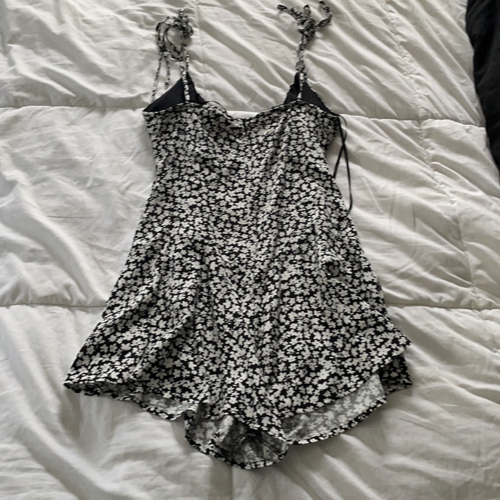 Floral Romper - Picture 2 of 6